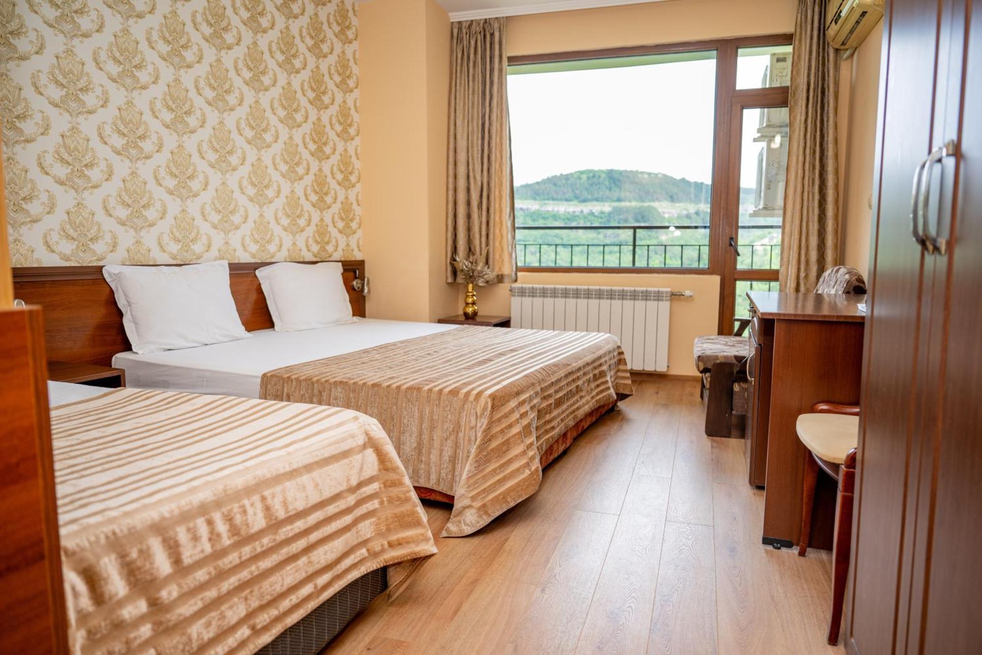 Lucky Hotel Veliko Tarnovo Extérieur photo