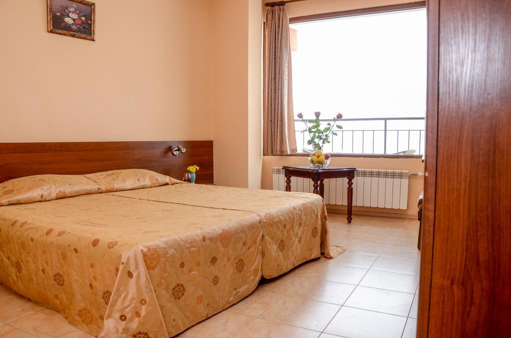 Lucky Hotel Veliko Tarnovo Extérieur photo
